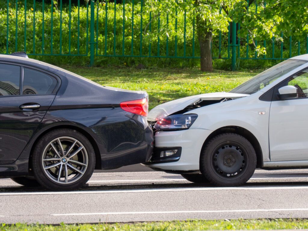 Auto-ongeval: wat moet je doen en waarom in een autoverzekering zo belangrijk? A&M Group helpt je op weg.