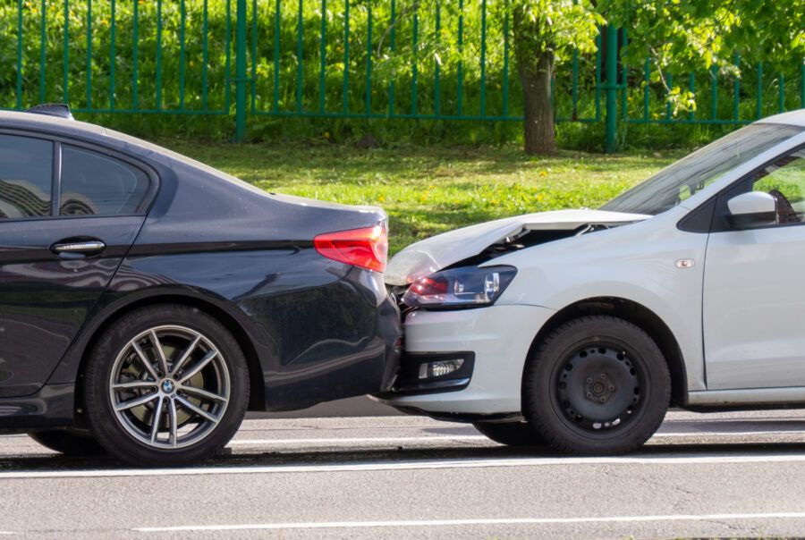 Auto-ongeval: wat moet je doen en waarom in een autoverzekering zo belangrijk? A&M Group helpt je op weg.